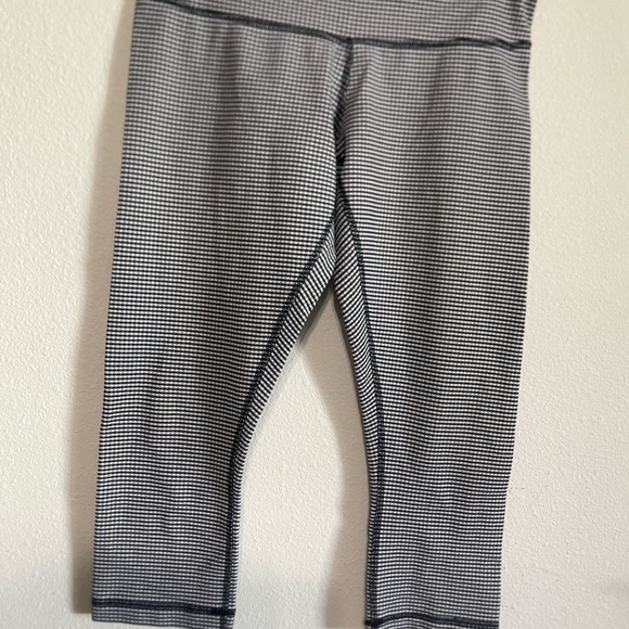 Lululemon leggings size 6 - Picture 6 of 6